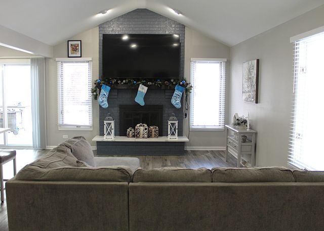 908 Glenmore Lane, Elgin, IL 60124