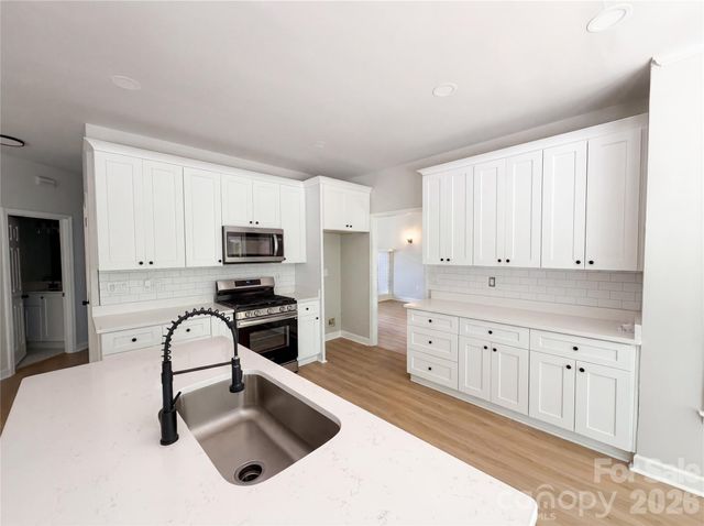 6095 Coral View Drive, Harrisburg, NC 28075