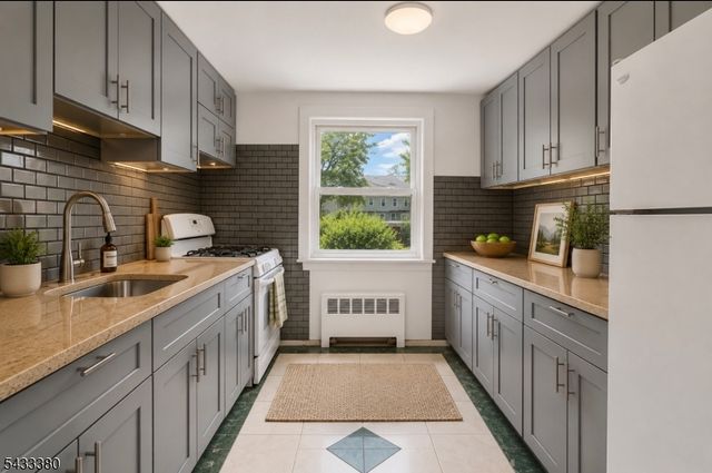 21 A Carolyn Terrace, Roselle Boro, NJ 07203