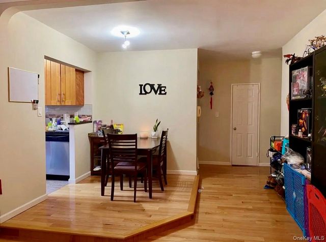 6960 108 420, Forest Hills, NY 11362