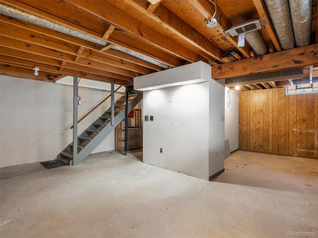 2530 Patrick Henry St, Auburn Hills, MI 48326