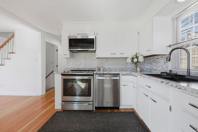 32 Indian Lake Parkway, Worcester, MA 01605