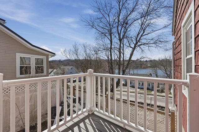 32 Indian Lake Parkway, Worcester, MA 01605