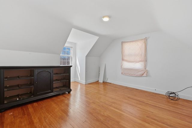 32 Indian Lake Parkway, Worcester, MA 01605