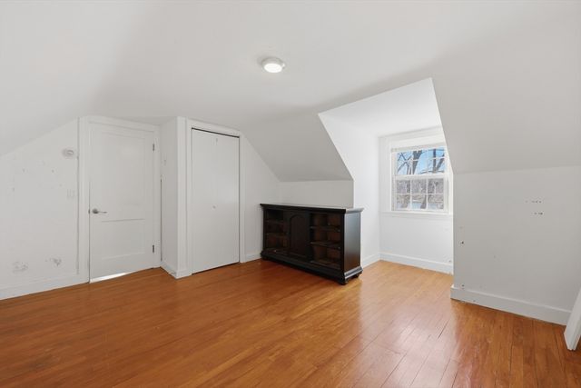 32 Indian Lake Parkway, Worcester, MA 01605