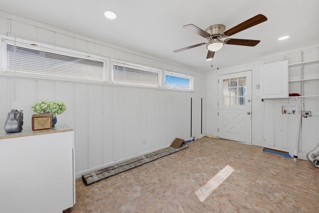 32 Indian Lake Parkway, Worcester, MA 01605