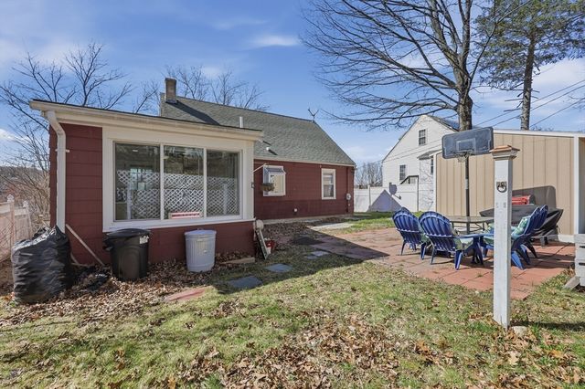 32 Indian Lake Parkway, Worcester, MA 01605