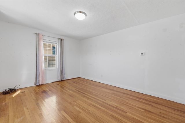 32 Indian Lake Parkway, Worcester, MA 01605