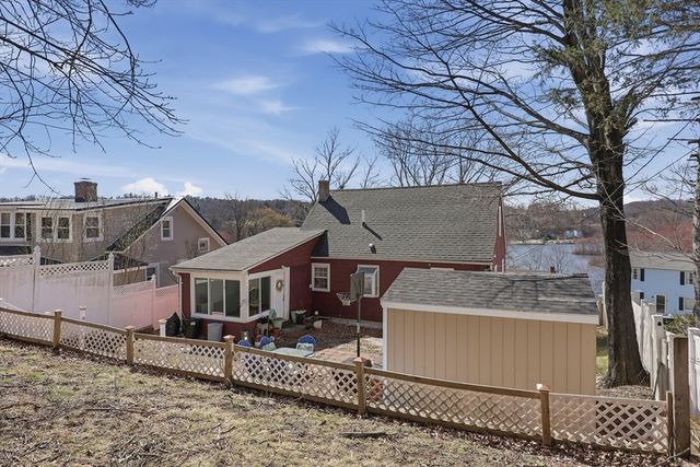 32 Indian Lake Parkway, Worcester, MA 01605
