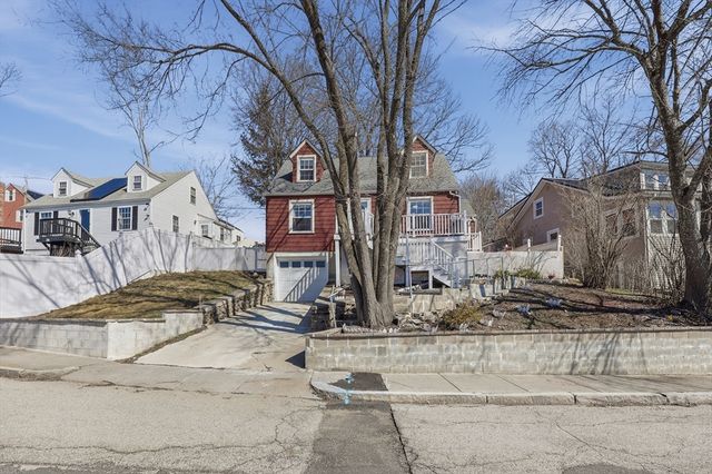 32 Indian Lake Parkway, Worcester, MA 01605