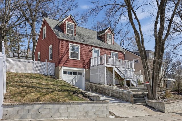 32 Indian Lake Parkway, Worcester, MA 01605