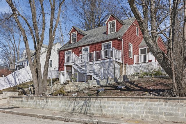 32 Indian Lake Parkway, Worcester, MA 01605