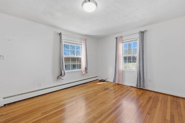 32 Indian Lake Parkway, Worcester, MA 01605