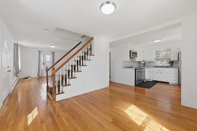 32 Indian Lake Parkway, Worcester, MA 01605