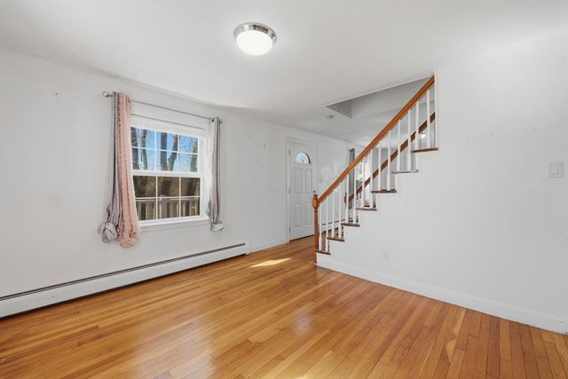 32 Indian Lake Parkway, Worcester, MA 01605