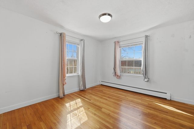 32 Indian Lake Parkway, Worcester, MA 01605