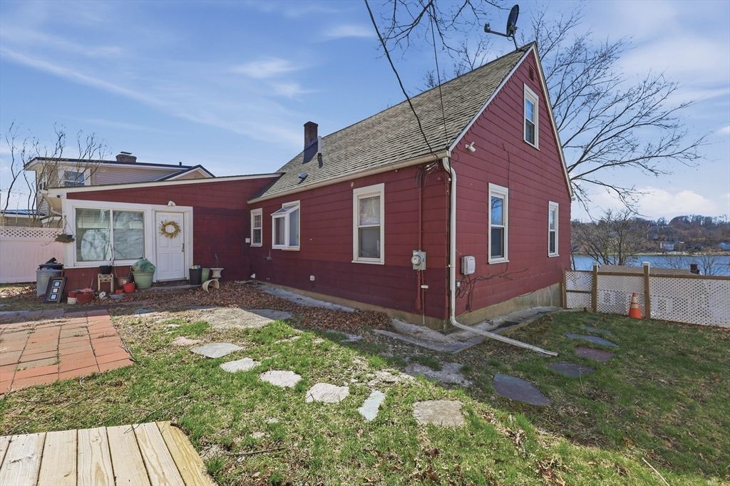 32 Indian Lake Parkway, Worcester, MA 01605