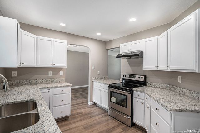9831 Sunset Pl, San Antonio, TX 78245