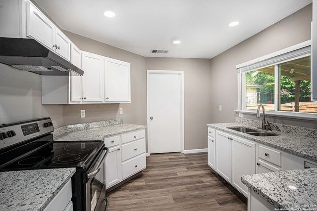 9831 Sunset Pl, San Antonio, TX 78245