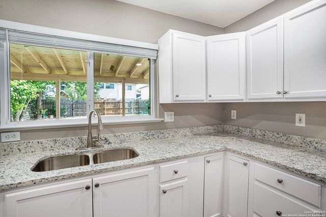 9831 Sunset Pl, San Antonio, TX 78245