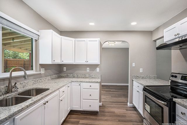 9831 Sunset Pl, San Antonio, TX 78245