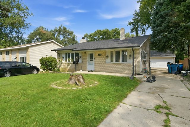 132 E Montana Avenue, Glendale Heights, IL 60139
