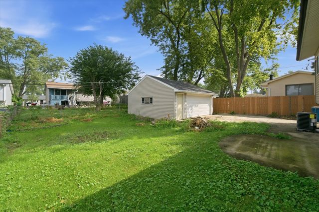 132 E Montana Avenue, Glendale Heights, IL 60139