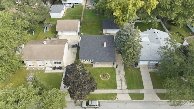 132 E Montana Avenue, Glendale Heights, IL 60139
