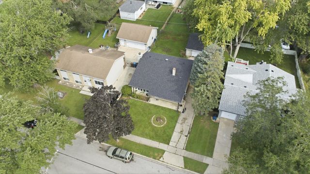 132 E Montana Avenue, Glendale Heights, IL 60139