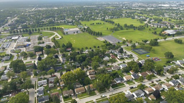 132 E Montana Avenue, Glendale Heights, IL 60139