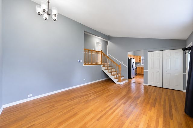 132 E Montana Avenue, Glendale Heights, IL 60139