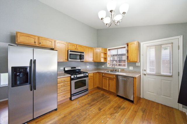 132 E Montana Avenue, Glendale Heights, IL 60139