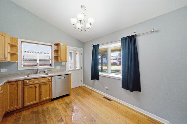 132 E Montana Avenue, Glendale Heights, IL 60139