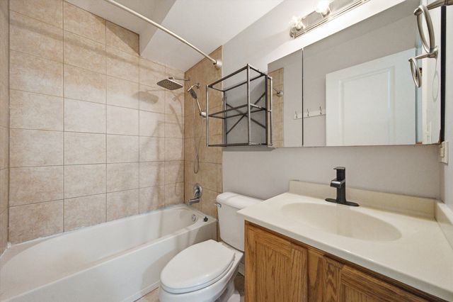 132 E Montana Avenue, Glendale Heights, IL 60139