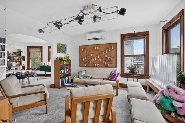 81 Louis St, New Brunswick City, NJ 08901