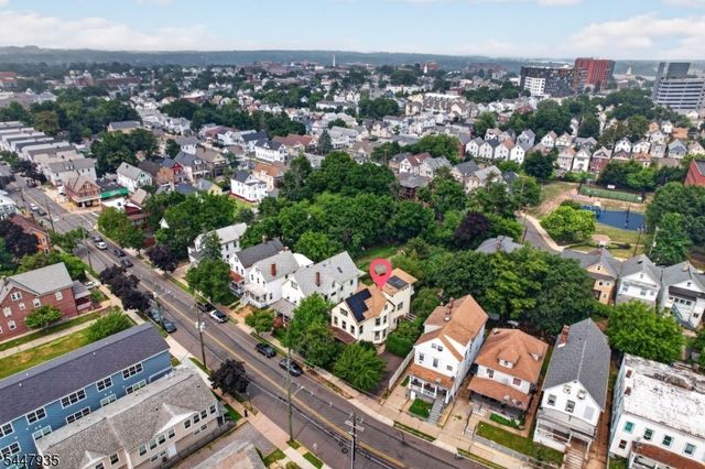 81 Louis St, New Brunswick City, NJ 08901