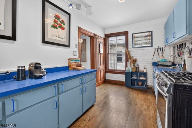 81 Louis St, New Brunswick City, NJ 08901