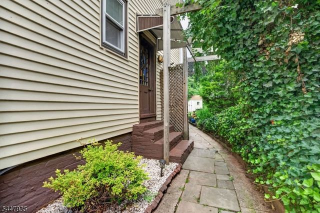 81 Louis St, New Brunswick City, NJ 08901