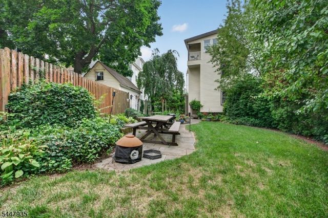 81 Louis St, New Brunswick City, NJ 08901