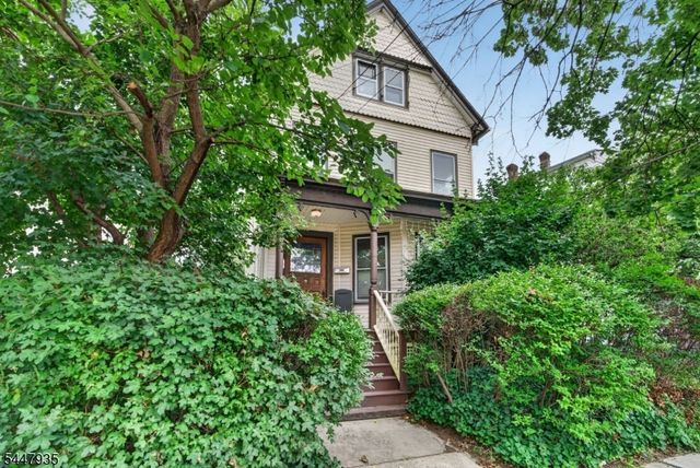 81 Louis St, New Brunswick City, NJ 08901