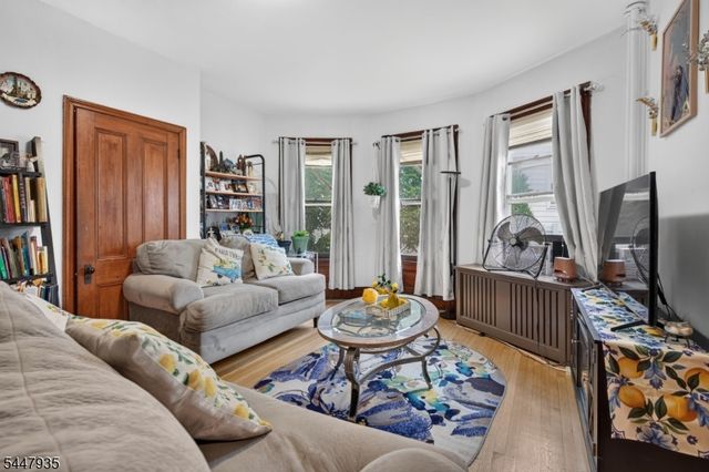 81 Louis St, New Brunswick City, NJ 08901
