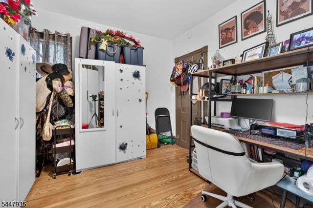 81 Louis St, New Brunswick City, NJ 08901
