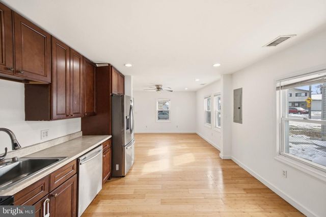 1812 KITTY HAWK RD, Essex, MD 21221