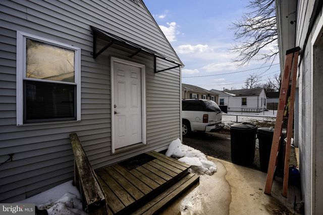 1812 KITTY HAWK RD, Essex, MD 21221