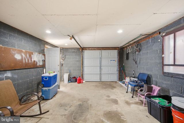 1812 KITTY HAWK RD, Essex, MD 21221