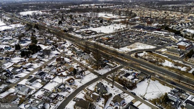 1812 KITTY HAWK RD, Essex, MD 21221