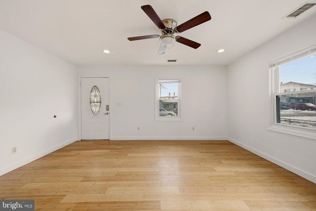 1812 KITTY HAWK RD, Essex, MD 21221