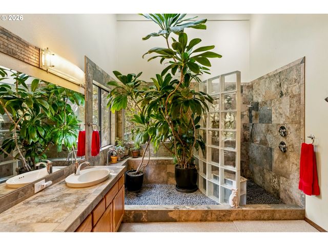 16 Sw CANBY St, Portland, OR 97219