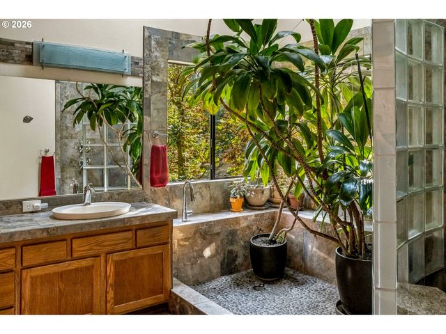 16 Sw CANBY St, Portland, OR 97219