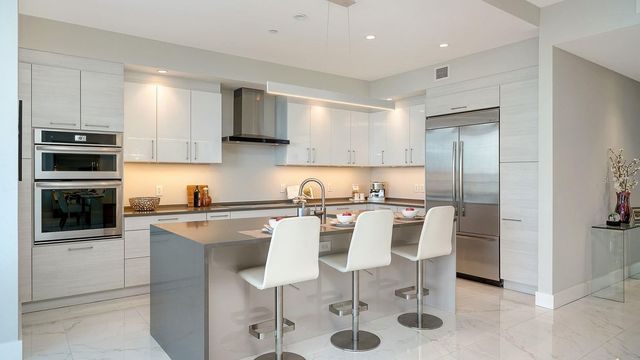 1155 N GULFSTREAM AVENUE 401, Sarasota, FL 34236